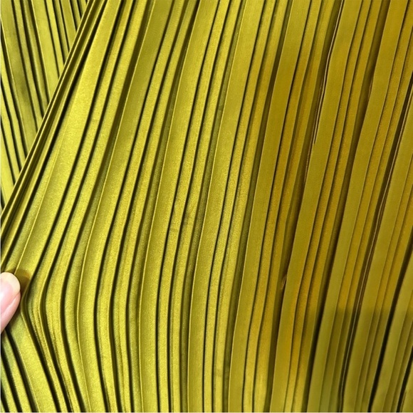 Andrea Iyamah Raffle Pleated Midi Dress Green - Picture 7 of 9